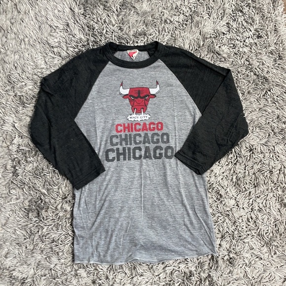 HOMAGE CHICAGO BULLS 3/4 SLEEVE T-SHIRT. SIZE SMALL. WOMEN’S. - Picture 1 of 4